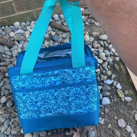 IGLOO Cooler Bag Mini Essential Tote 9 CAN CAPACITY Diamond Lattice BRAND NEW - Picture 2 of 4